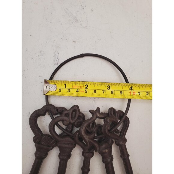 Cast iron SKELETON KEYS, Cast ring, Cast decor, old jailer keys, realtor gift, - Picture 2 of 10